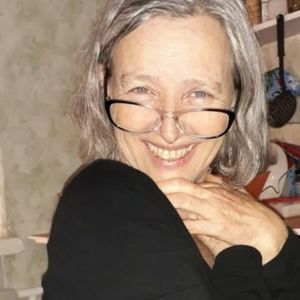 Meet your Posher, Estela